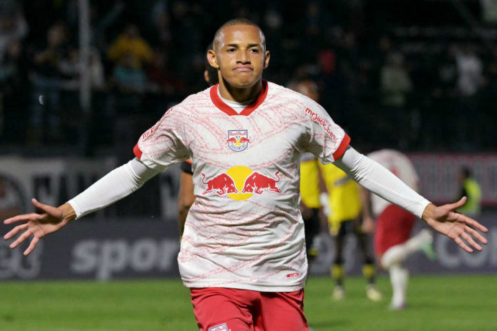 Jhon Jhon, meio-campista do Red Bull Bragantino em 202