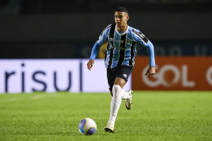 Gustavo Nunes surgiu muito bem no Grêmio.