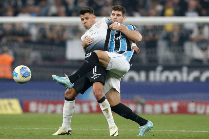 Grêmio e Corinthians empataram na Neo Química Arena.