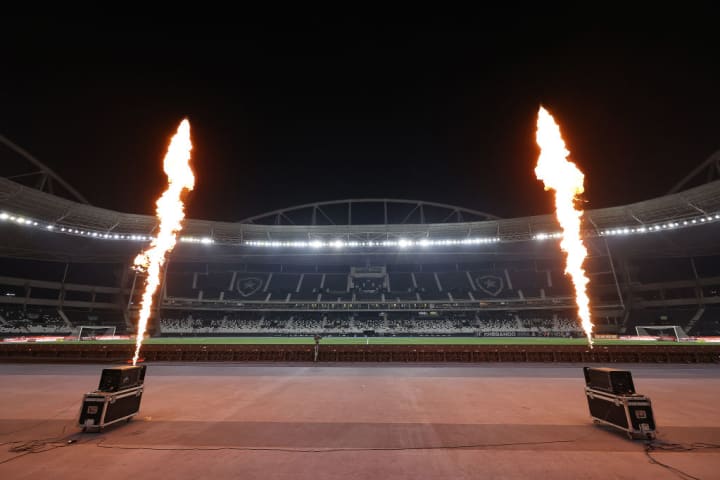 Vasco e Fluminense se enfrentam no Nilton Santos.