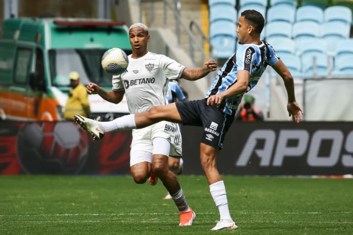 Gustavo Martins, Deyverson
