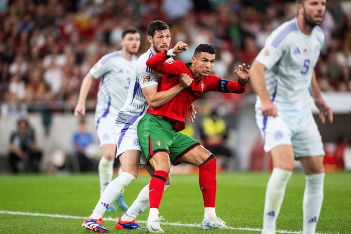 TOPSHOT-FBL-EUR-NATIONS-POR-SCO