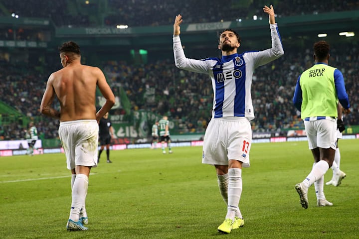 Tiquinho Soares, Alex Telles