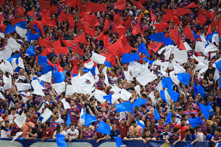 Torcida do Fortaleza na Arena Castelão.