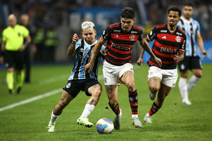 Yeferson Soteldo, Ayrton Lucas
