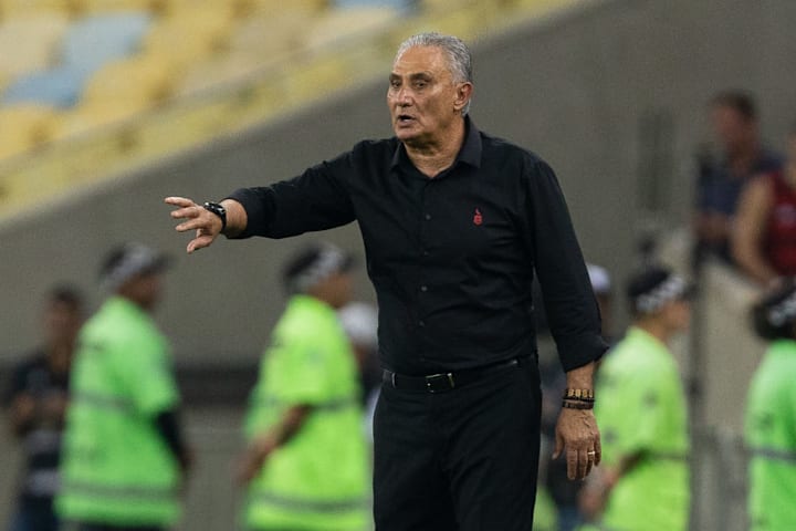 Tite em jogo do Flamengo x Peñarol.