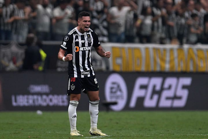 Paulinho é referência no time do Galo.
