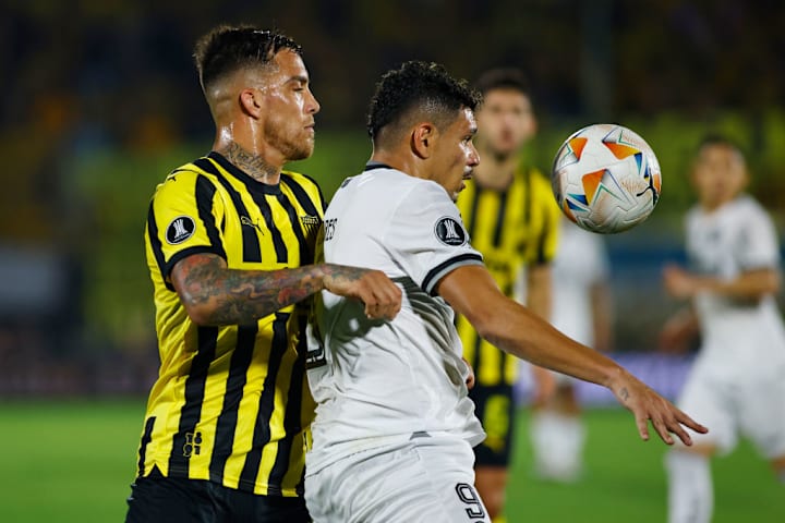 Tiquinho Soares, Javier Méndez