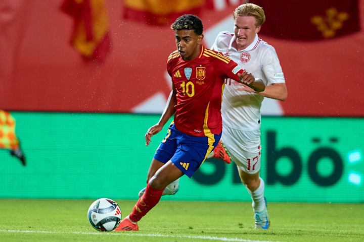 Lamine Yamal, Kasper Dolberg