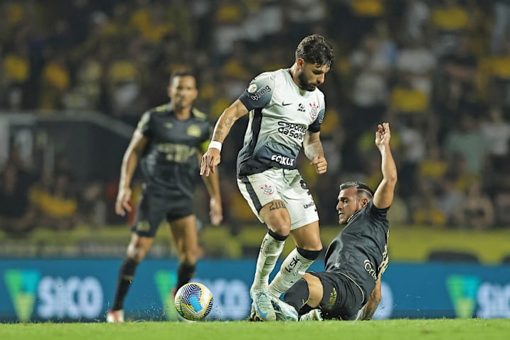 Miguel Trauco, Yuri Alberto