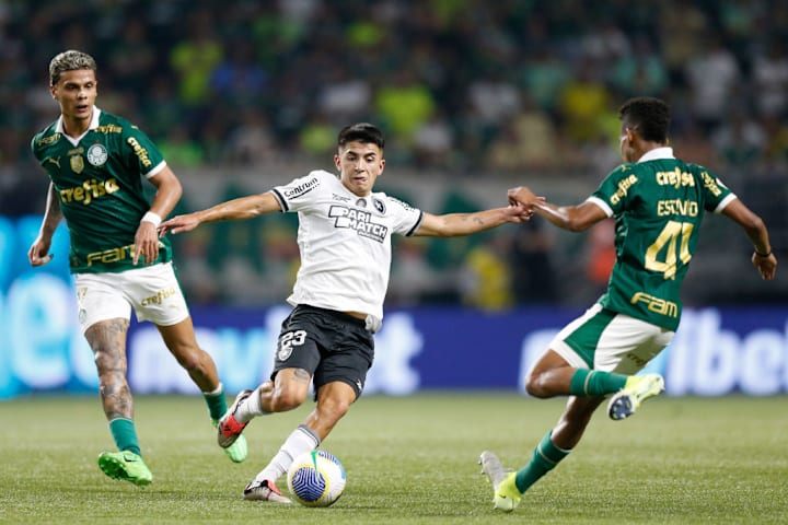 Almada, Richard Rios, Estevao