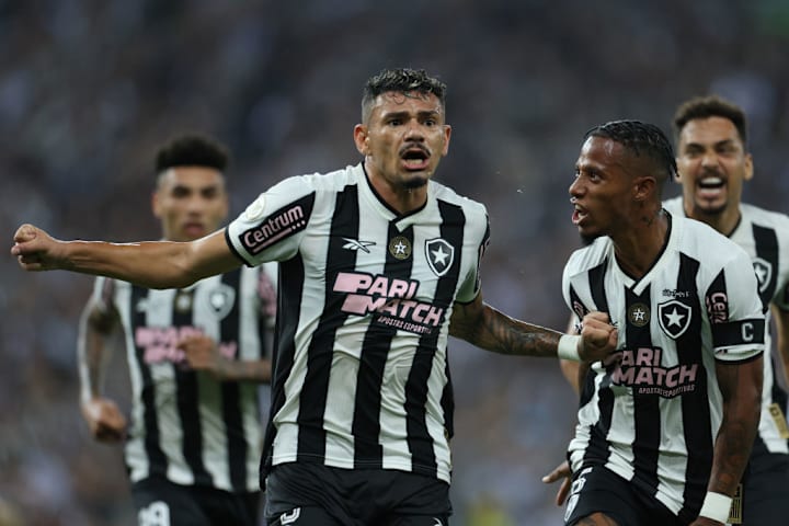 Tiquinho Soares, Tche Tche