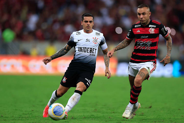 Fagner é o sétimo jogador com mais jogos pelo Corinthians