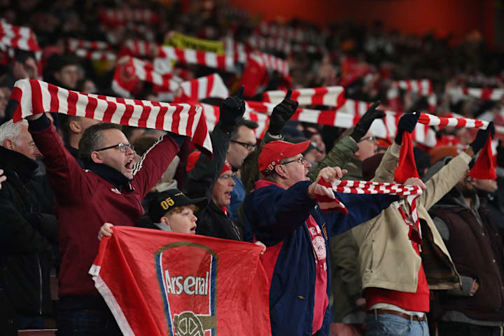 FBL-ENG-PR-ARSENAL-ASTON VILLA-FANS