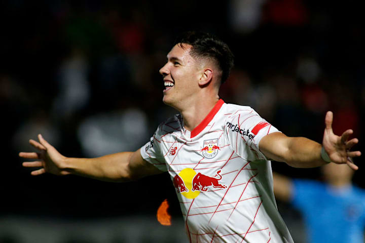 Thiago Borbas em ação pelo Bragantino