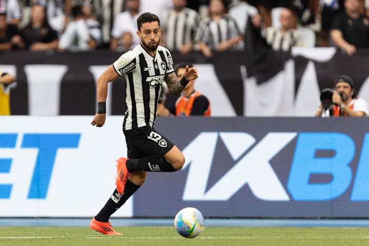 Alex Telles