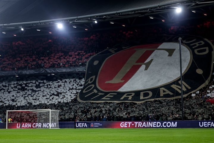 Torcida do Feyenoord no Stadion FeijenoordUEFA Champions League