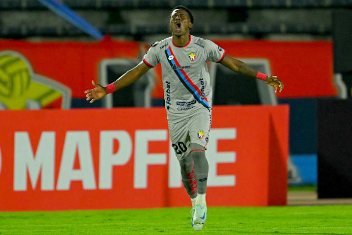FBL-LIBERTADORES-ELNACIONAL-BLOOMING