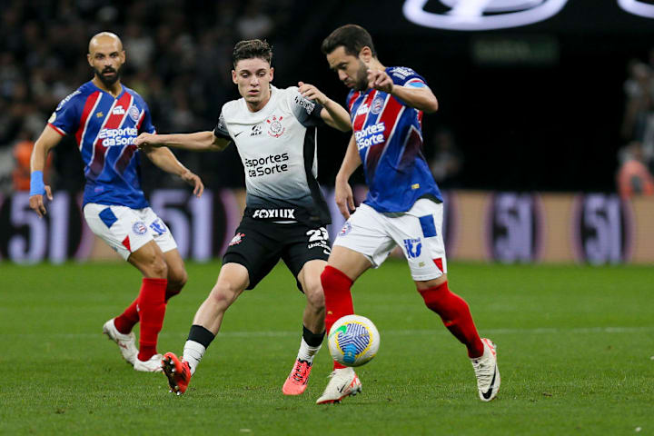 Everton Ribeiro, Breno Bidon