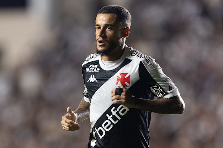 Vasco Da Gama v Santos - Brasileirao 2025