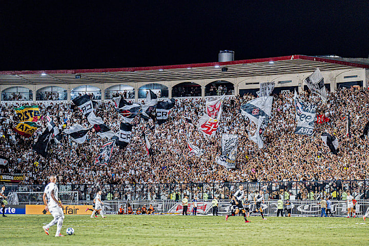 Vasco Da Gama v Santos - Brasileirao 2025