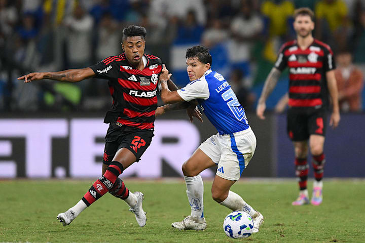 Bruno Henrique, Lucas Romero