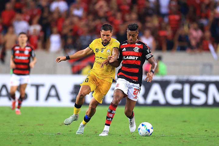 Bruno Henrique, Carlos Calzadilla