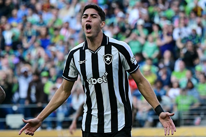 Jair Cunha marcou um belo gol de cabeça