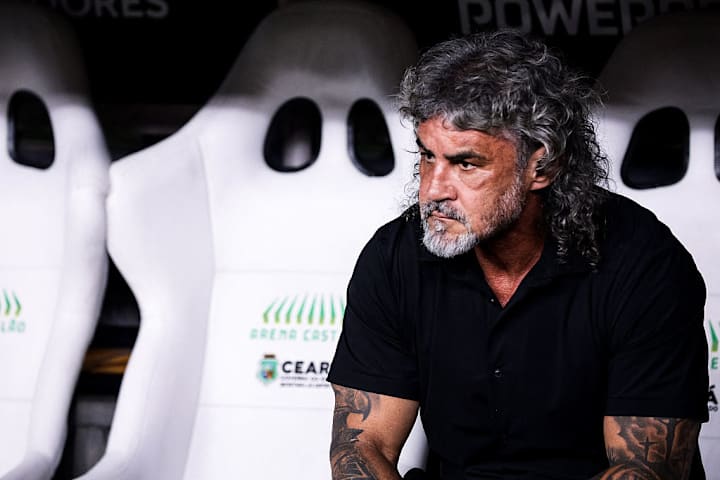 Leonel Álvarez monta o Bucaramanga para desafio em BH