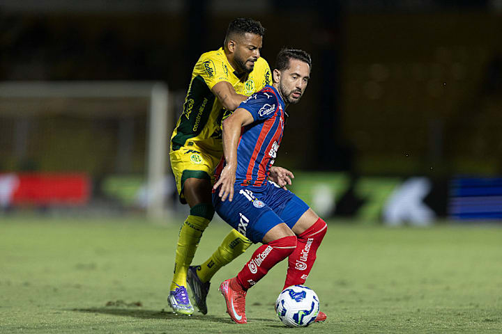 Everton Ribeiro, Reinaldo