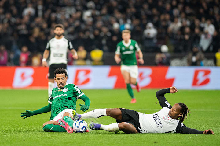 André Carrillo, Lucas Evangelista