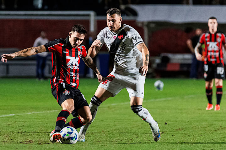 Gustavo Mosquito, Hugo Moura