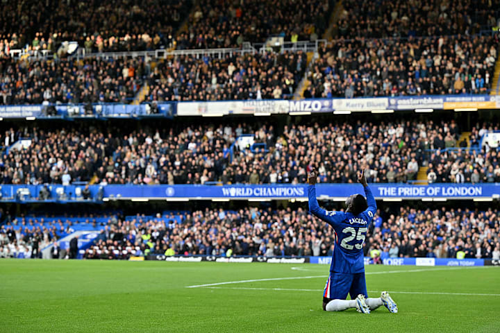 TOPSHOT-FBL-ENG-PR-CHELSEA-LIVERPOOL