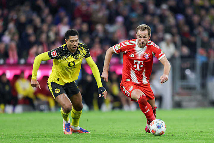 Jobe Bellingham of Borussia Dortmund (R) and Harry Kane
