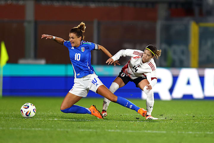 Cristiana Girelli, Yui Hasegawa