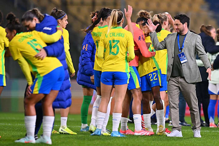 Arthur Elias, Vitoria De Jesus Santos Calhau