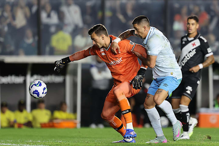 Cristian Olivera, Léo Jardim