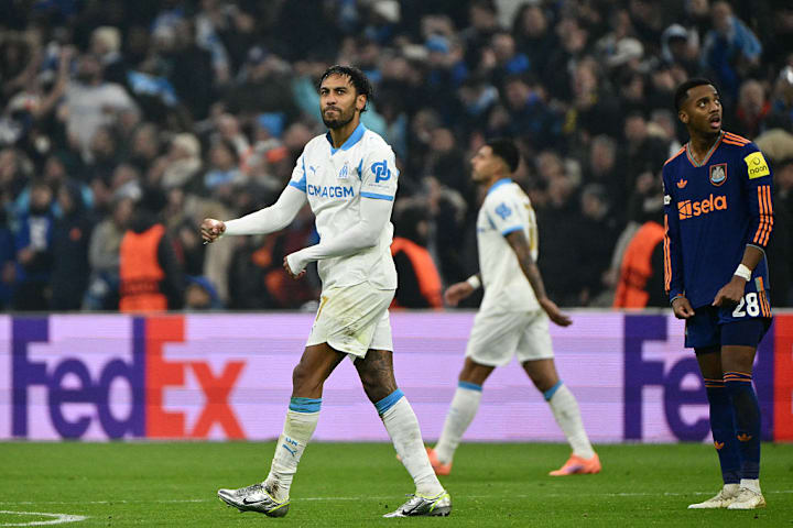 Aubameyang marcou os dois gols do Marseille contra o Newcastle