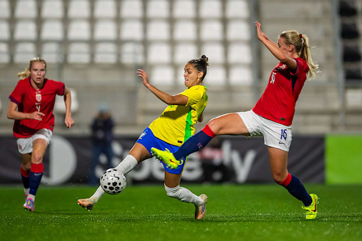 Bia Zaneratto, Mathilde Harviken