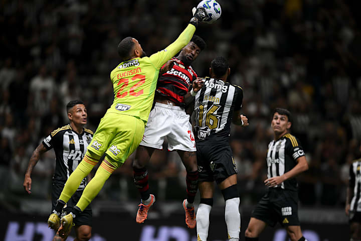 Everson, Emerson Royal