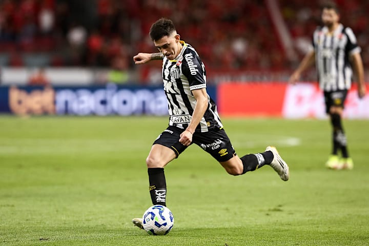 Internacional v Santos - Brasileirao 2025