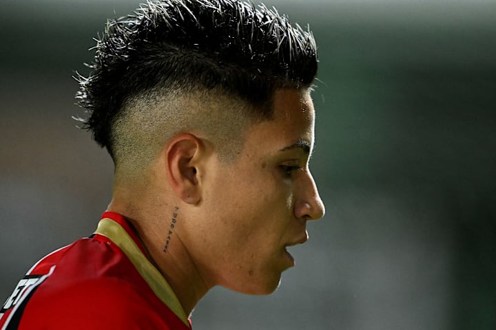 Bia Menezes é baixa certa no São Paulo