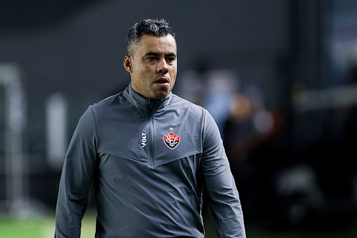 Jair Ventura tem problemas para escalar o Leão