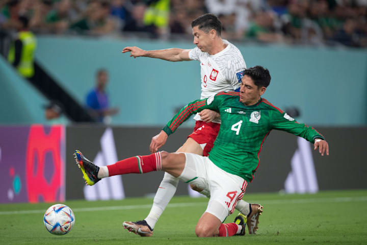 Robert Lewandowski, Edson Álvarez