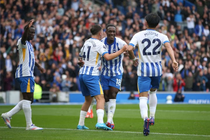 Danny Welbeck, Jack Hinshelwood