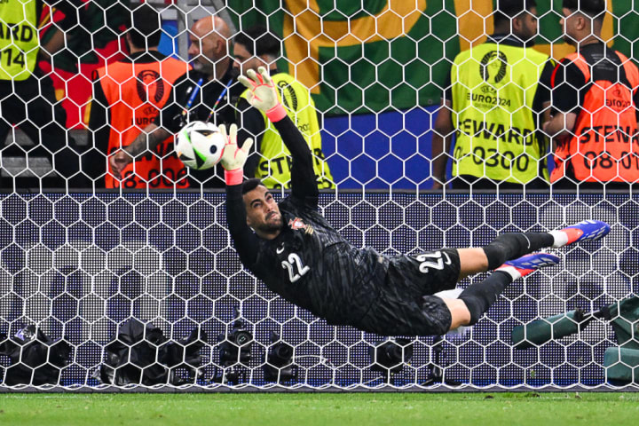 TOPSHOT-FBL-EURO-2024-MATCH41-POR-SLO