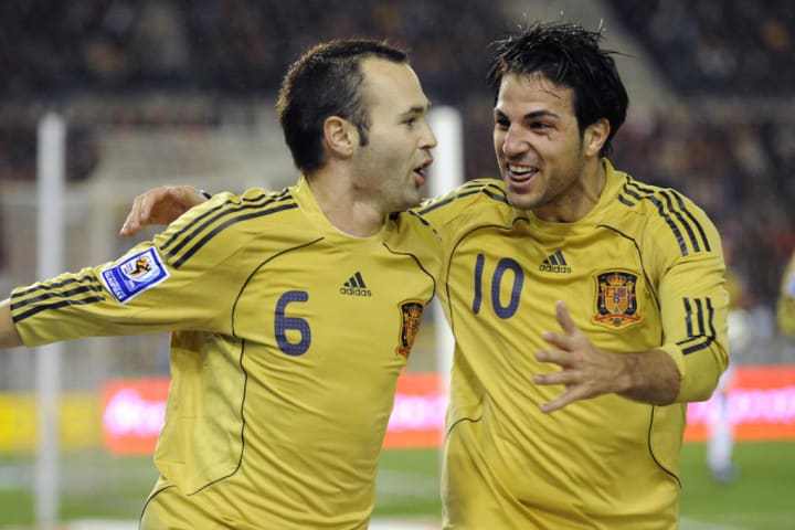 Spanish Andres Iniesta (C) celebrates wi