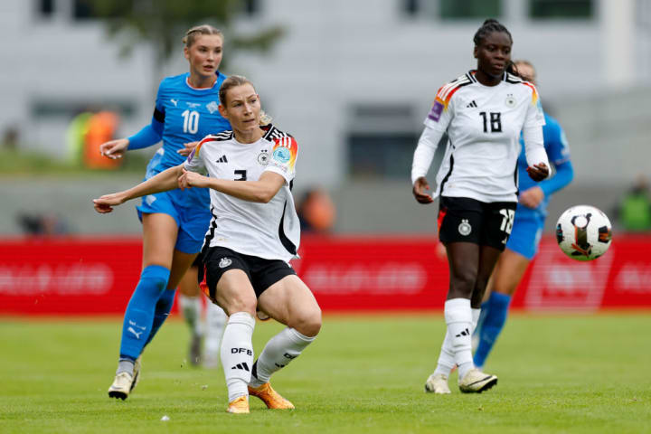 Kathrin Hendrich, Karolina Vilhkalmsdottir