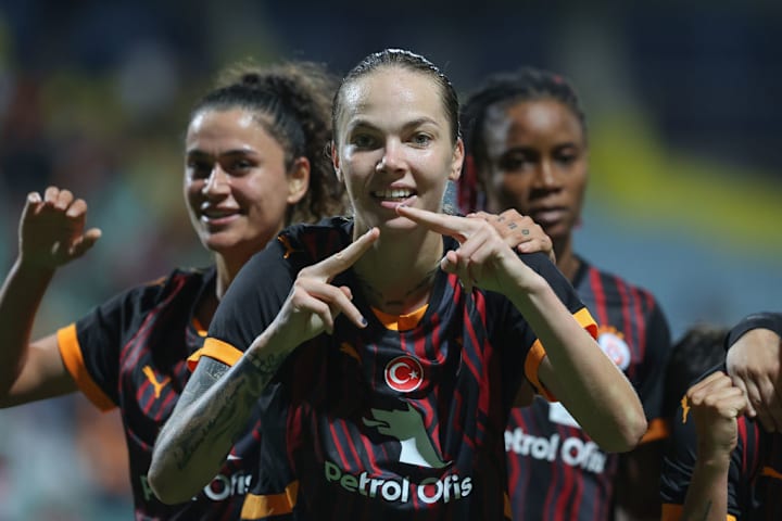 Galatasaray Petrol Ofisi v Slavia Prag - UEFA Women's Champions League