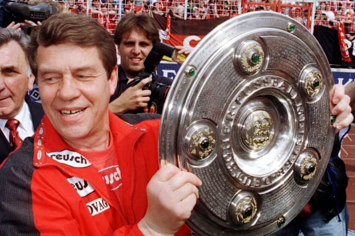 SOCCER-REHHAGEL-TROPHY